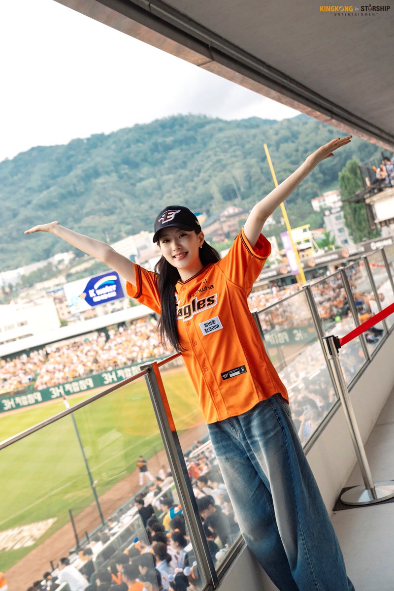 로 tweet media