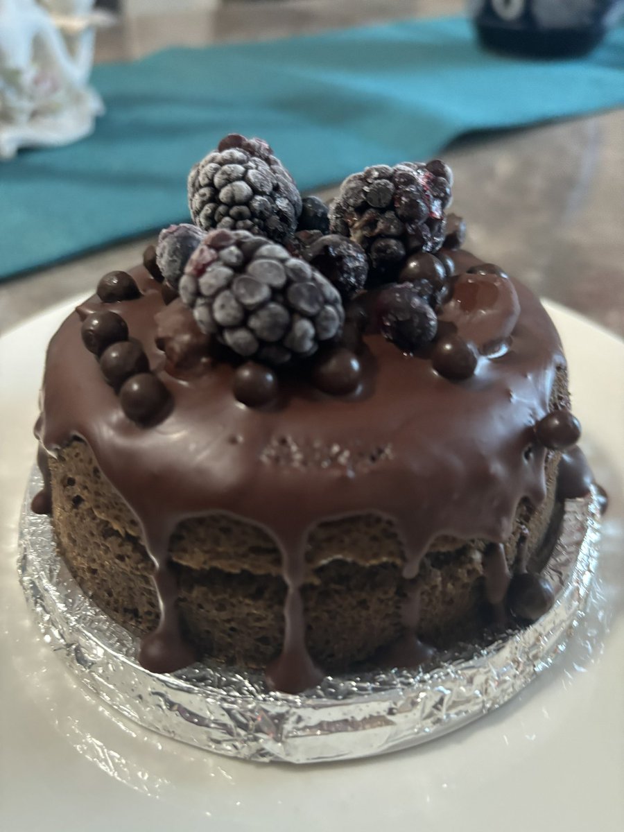 Baruj_HaShem77's tweet photo. Nada que un pastel de chocolate, no pueda calmar!! https://t.co/81pV77MwUQ