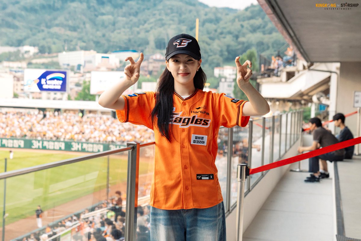 로 tweet media