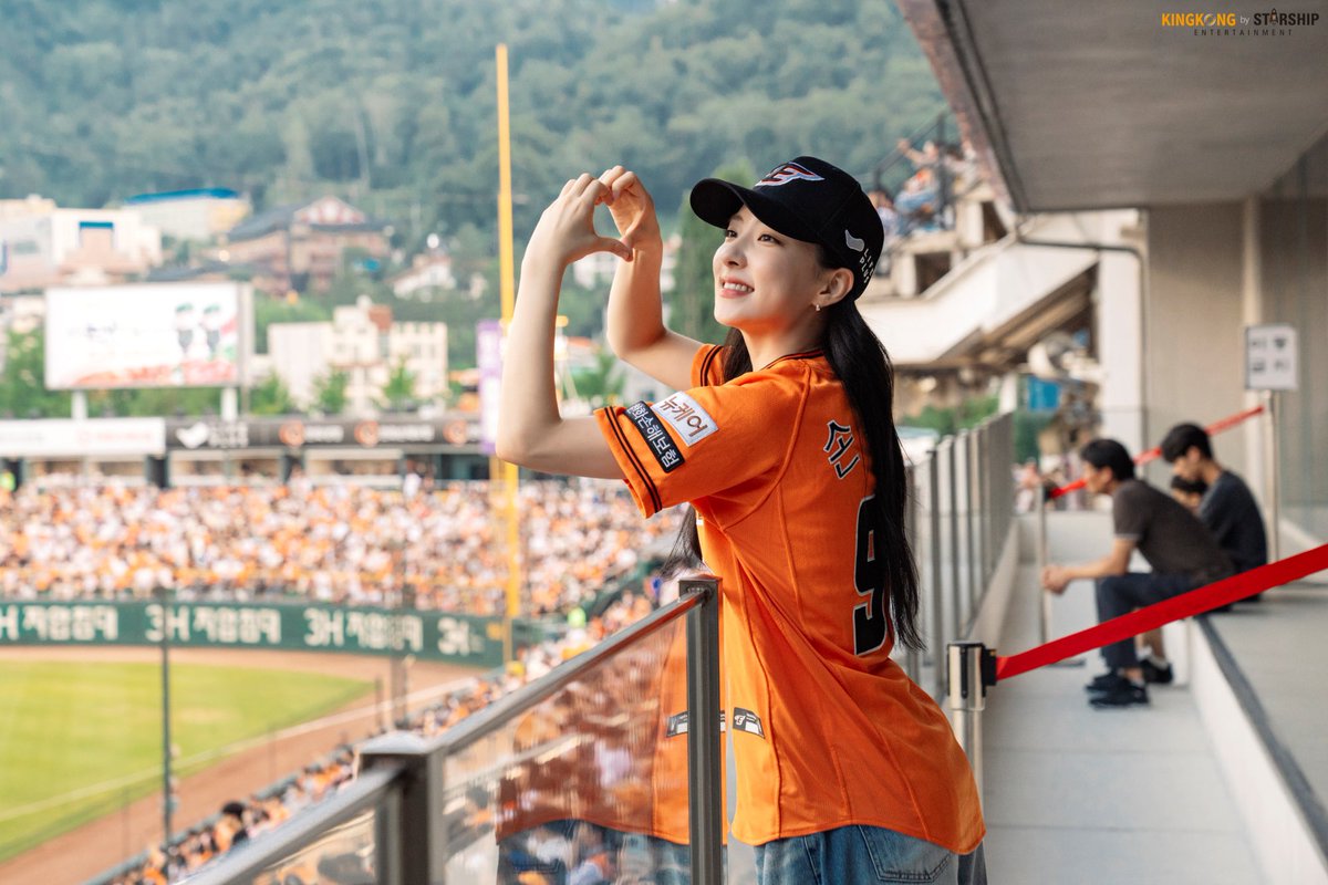 로 tweet media