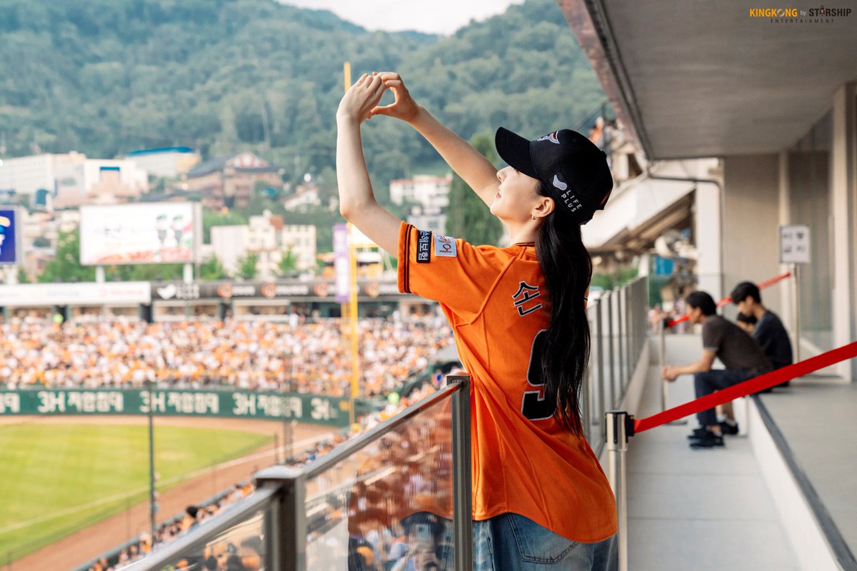 로 tweet media