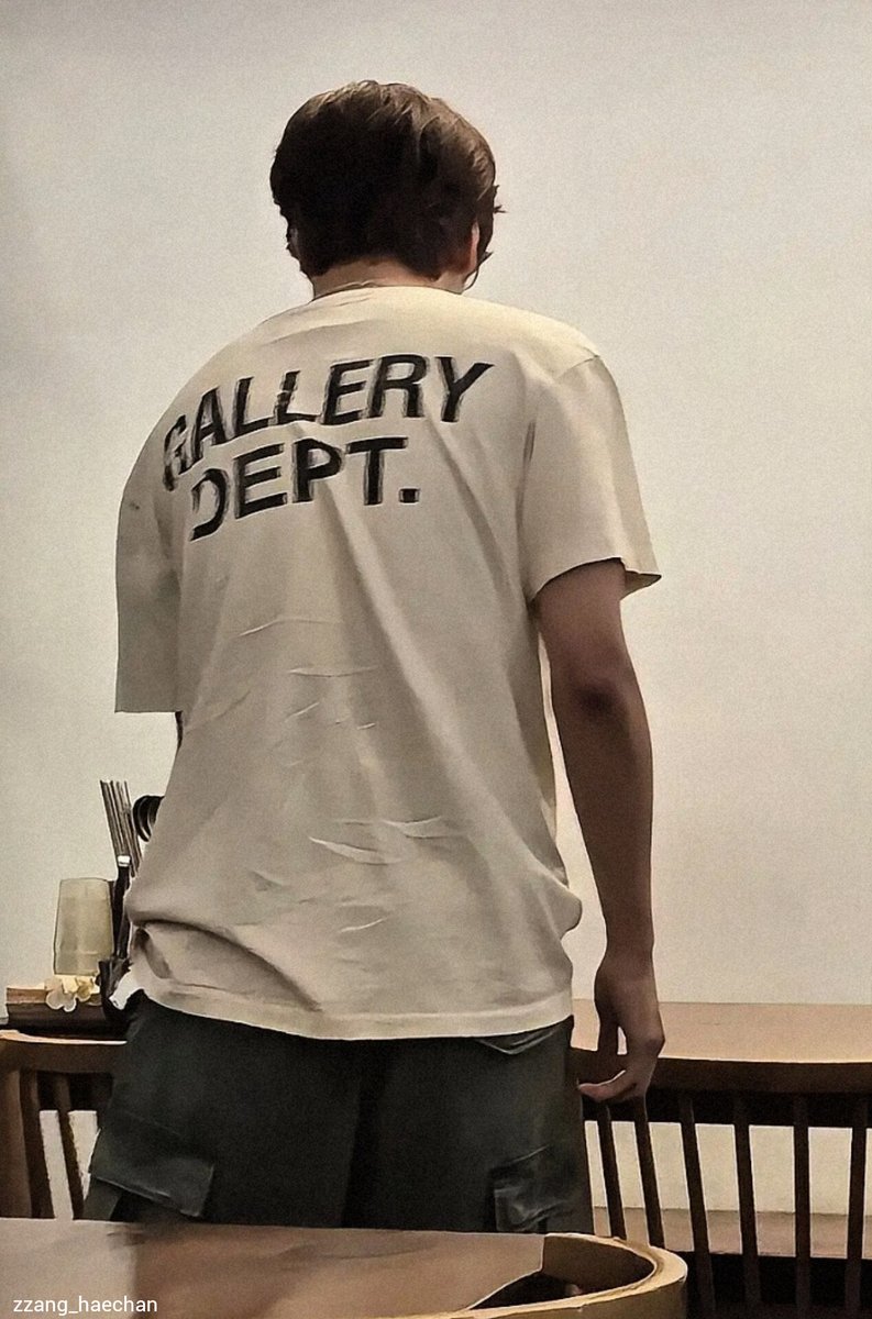 haechan's back. 😵‍💫