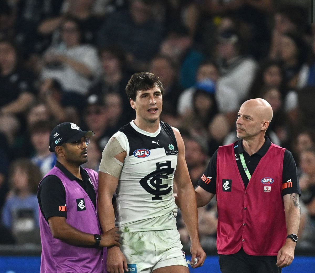 An other change for our game tomorrow. 

Sam Durdin will come in for his first game of the season, with Caleb Marchbank being pulled from the 23 due to illness.

Extremely stiff for Marchy.

However, an opportunity arises for Durds.

#aflBluesKangaroos