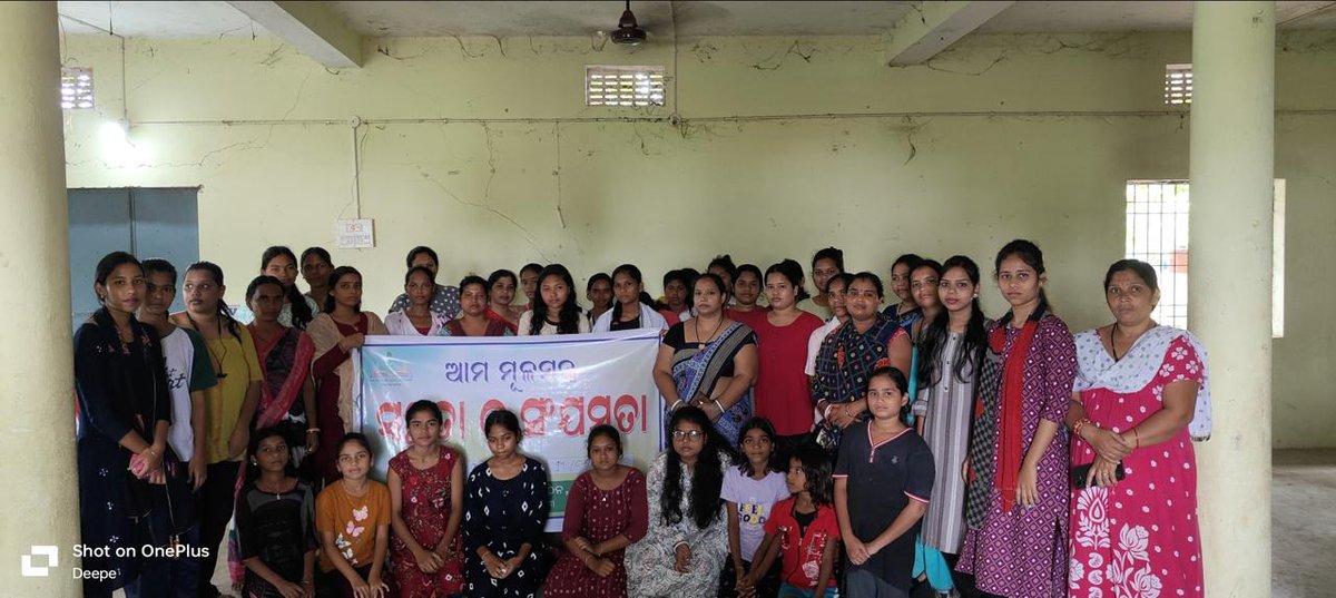 SocioWelfare's tweet photo. Awareness program on Women's hygiene during the menstrual cycle at ward no. 9. It will continue to each and every ward of Balangir Municipality @DeoKalikesh @HFWOdisha @IPR_Odisha @KVSinghDeo1 @MahalingMukesh @sksingh_deo @CollectorBgr @Mun_Balangir @balangir_cdmo https://t.co/Mbmxh7rfcR