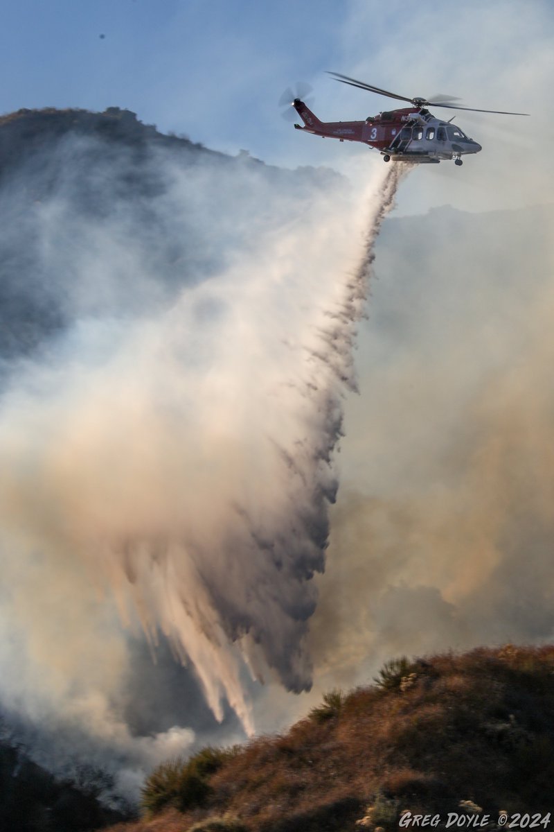 GregDoyle50's tweet photo. @LAFD Fire-3 working the #latunafire this afternoon. @LAFDtalk @LAFDAirOps https://t.co/2FxXtq5FWA