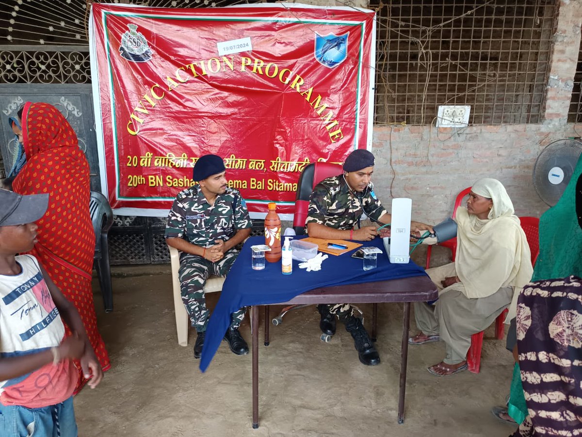 20BnSSB_INDIA's tweet photo. 20th Bn SSB Sitamarhi organized a successful MCA (Medical Camp Activity) program in Marpa Tahir village. Under the supervision of Sh. Dr. Ashwani Kumar (AC/MO), 60 villagers received medical treatment and free medicines were distributed to those in need. #SSBINDIA #20BNSSB https://t.co/oVB8RMUnWk
