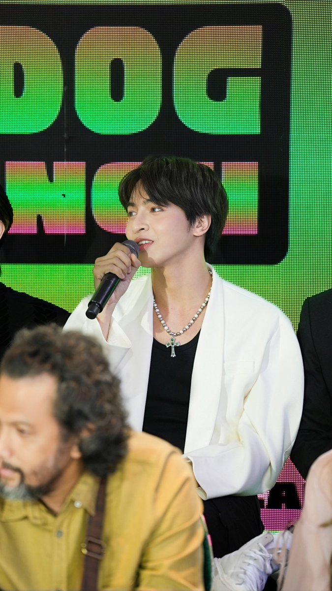 vxonofficial's tweet photo. VXON at the Media Conference of PhilPop x Himig Handog.
Stream โMHWGโ in all music streaming platforms.
interpreted by VXON and composed by Rob Angeles.
#PhilPopHimigHandogMediaCon
#PhilPop
#HimigHandog
#PxHTop12
#VXON https://t.co/mgGxrpsKXg
