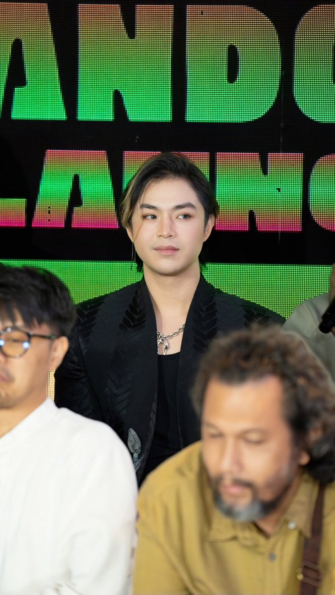 vxonofficial's tweet photo. VXON at the Media Conference of PhilPop x Himig Handog.
Stream โMHWGโ in all music streaming platforms.
interpreted by VXON and composed by Rob Angeles.
#PhilPopHimigHandogMediaCon
#PhilPop
#HimigHandog
#PxHTop12
#VXON https://t.co/8lNpaRxK8D