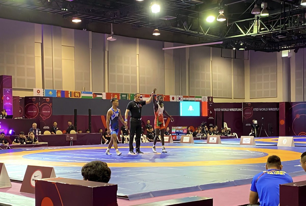 KSA_Wrestling's tweet photo. 📄|

لاعب المنتخب السعودي للمصارعة "منذر جندو"
يستهل مباراته الاولى 🇸🇦🤩

في منافسات بطولة آسيا لفئة الشباب تحت 20 سنة والمقامة في تايلاند

 بالفوز على لاعب الصين تايبه Ming H SHEN 
بالتفوق الفني الواضح عدم التكافؤ بنتيجة 10-2 🤼‍♂️ https://t.co/BlWifREdJD
