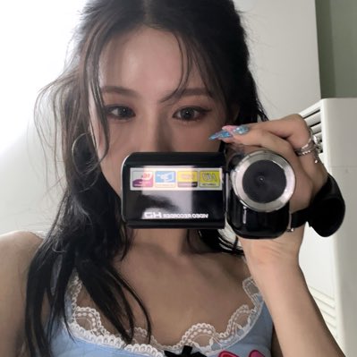 alyanathari's tweet photo. #NewProfilePic https://t.co/PcGFf9CUqC