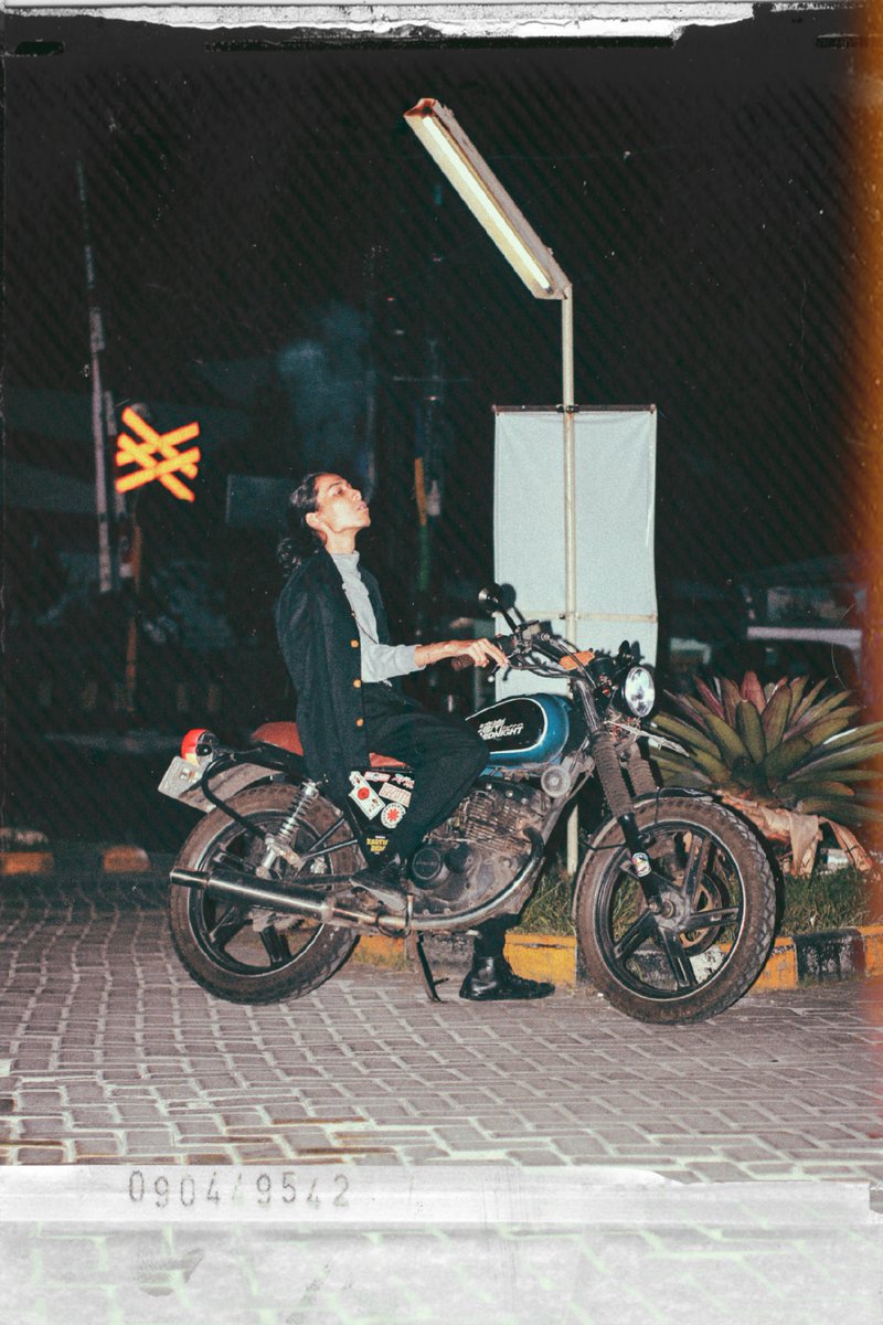 CrowMunnity's tweet photo. "Japan's High School Delinquent night hours"
Part 1: Single shots
.
.
.
#motorcycle
#japstyle
#custombike
#zokusha
#nisakara
#80s
#japanmotorcycle https://t.co/oXObaEGHpz