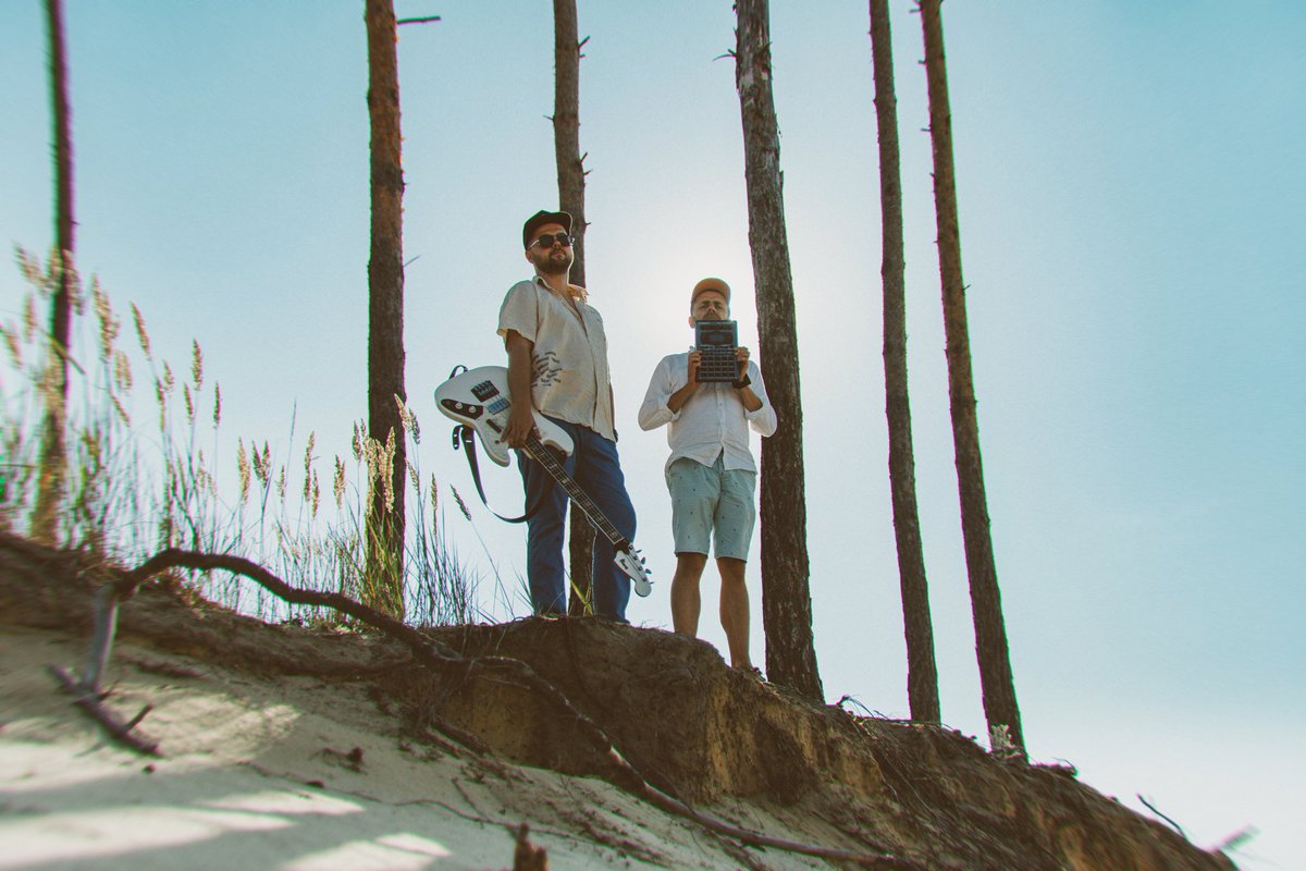 Album s Miškom Šelepom vychádza o týždeň a na Bandcampe si vieš vypočuť prvý singel, s ktorým nám pomohol <a href="/RolandKanik/">Roland Kanik</a>

📷 Dominik Janovský

Tu: hustleandfitness.bandcamp.com/album/moje-bea…