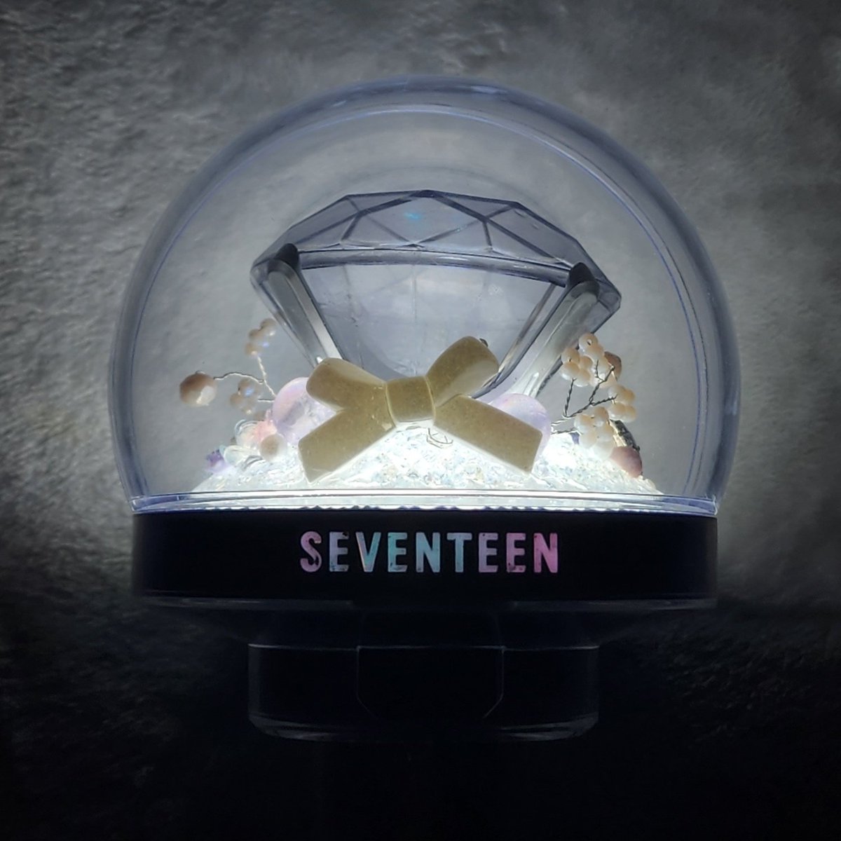everyday_bong's tweet photo. 캐럿랜드 D-3✨

여리여리 리본은 최고지🤍

#세븐틴 #캐럿랜드 
#seventeen #caratland
#캐럿봉 #데코링 #봉꾸미기

문의는 디엠 주세용❤️ https://t.co/Pk5eIPnNvD