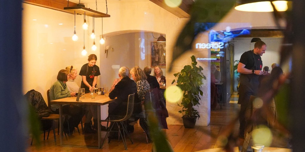 BACKendal's tweet photo. 🤩 Our team is expanding 🤩

We are looking for great people to join our catering department at various levels. 

If you are interested in working in a creative hub, with a friendly, dynamic team, take a look at some of our opportunities here: https://t.co/cf2HFV94Ny https://t.co/X89APQwMAA