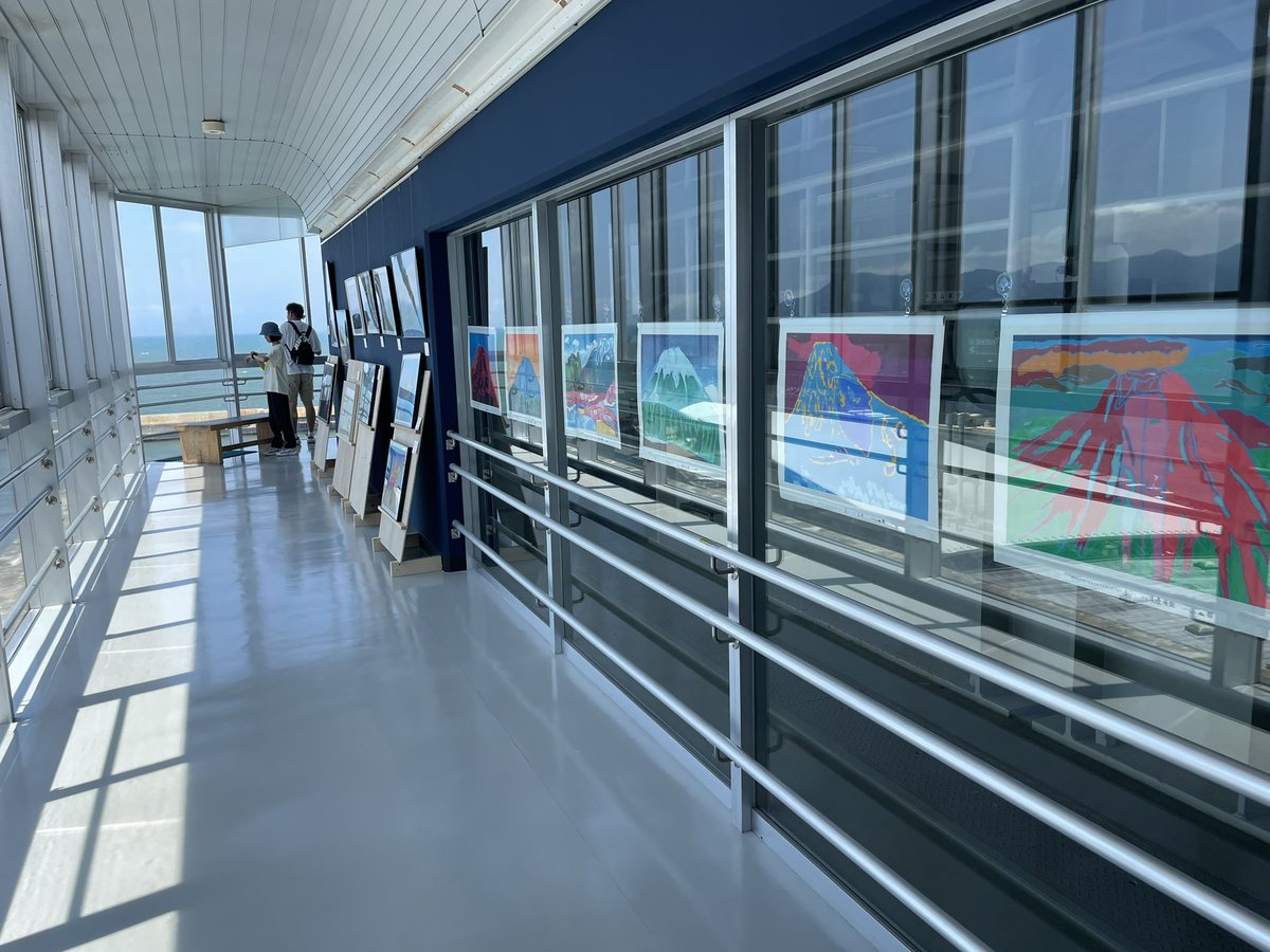 View_O_numazu's tweet photo. 本日より静岡県障害者文化芸術活動支援センター『みらーと』さんによる《風を創るひとたち・東部展》を館内で開催しています。彩り豊かで我々スタッフにも癒しを与えてくれています。
展示期間は8月1日までですので、皆さまどうぞお越しください。
#みらーと
#びゅうお
#沼津
#富士山
#魚
#沼津港 https://t.co/s4id0Ia1qU