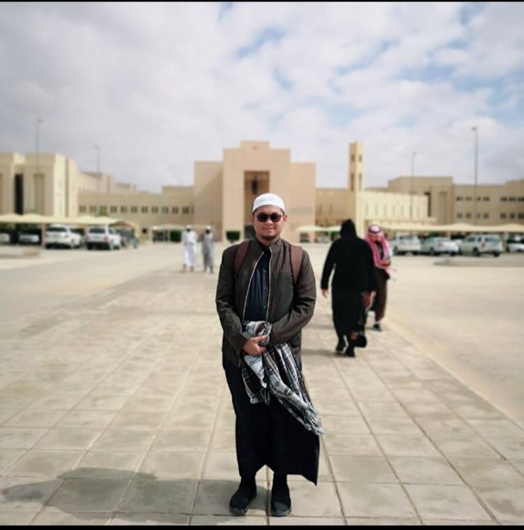 🌹 نبارك للطالب محمد عفيفي عبد الله، من إندونيسيا، قبوله في الدراسات العليا (ماجستير أصول الفقه) للعام الدراسي 1446هـ، نسأل الله أن ينفعه وينفع به
👇