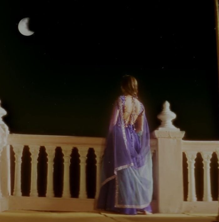 alfiyastic's tweet photo. oh to be young and beautiful aishwarya rai staring at the moon in her lavender backless choli ✨ https://t.co/6JmYyNorVH