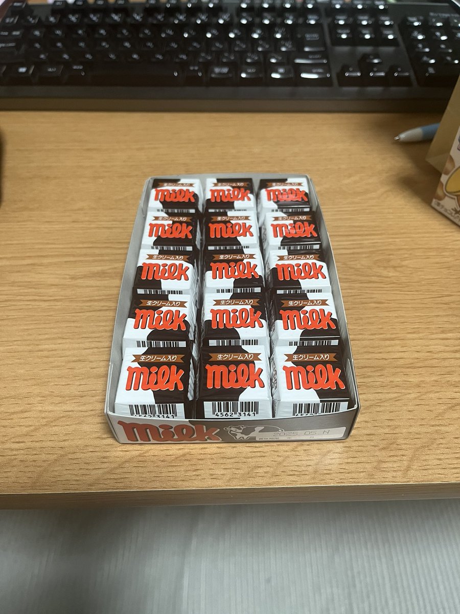 kanichikuwa's tweet photo. YouTubeでチロルチョコ生産工場の動画を見た https://t.co/bATwtkslvn
