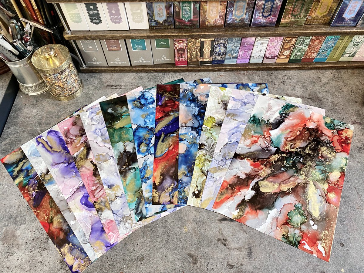「原画ステッカーのご紹介です。アルコールインクアートを施した原画をひとつひとつカッ」|孳々のイラスト