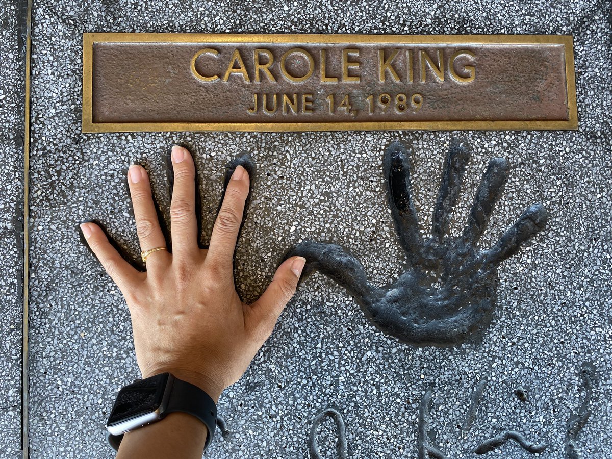 kimaguretabiya's tweet photo. 【  USA🇺🇸 】＜Los  Angels＞

／
手と手をあわせて🙏
幸せーーー🥹🥹🥹
＼

#LosAngeles #GuitarCenter #JohnLeeHooker #CaroleKing #BuddyGuy #SteveGadd #worldtrip #アメリカ横断旅 https://t.co/oLv9642RmF