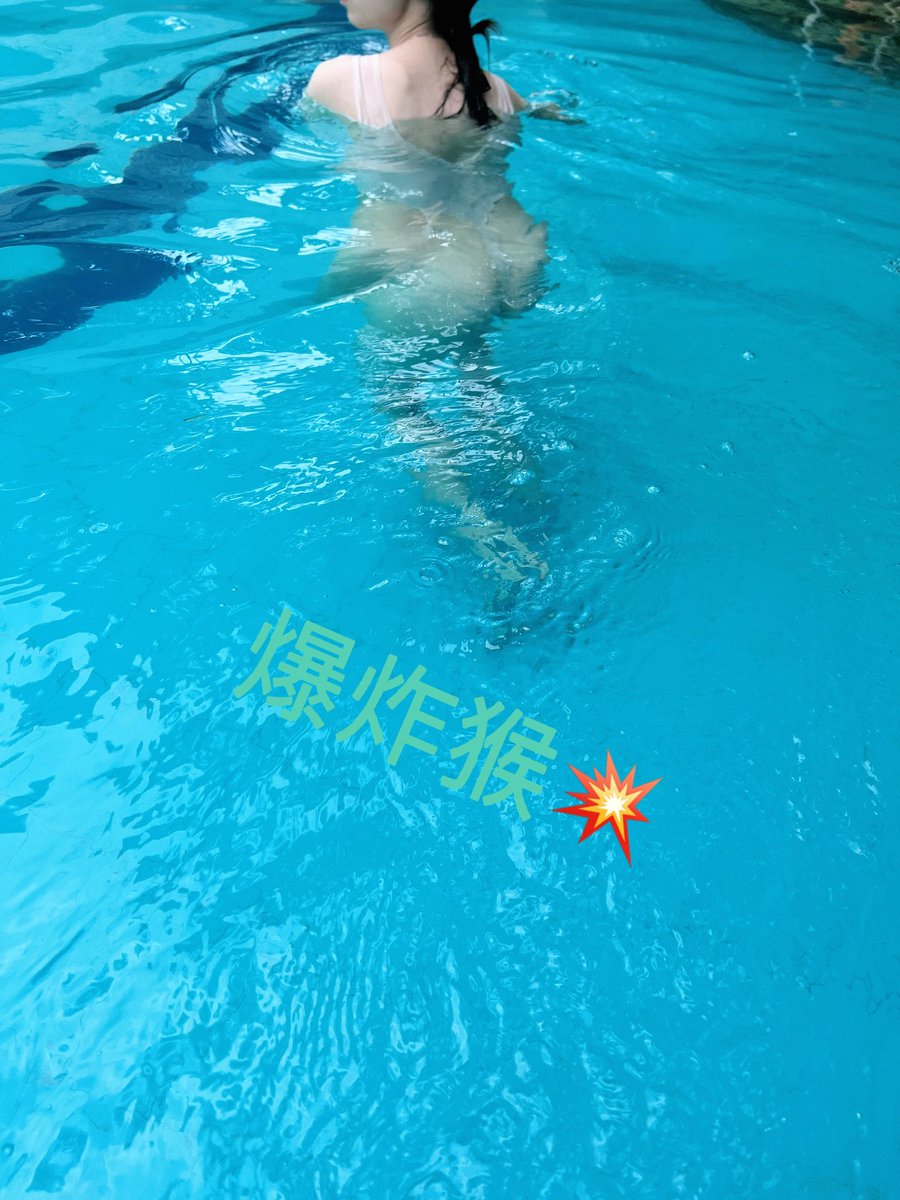 穿衣服又好像没有？🤫 https://t.co/mnnA8kFkYg