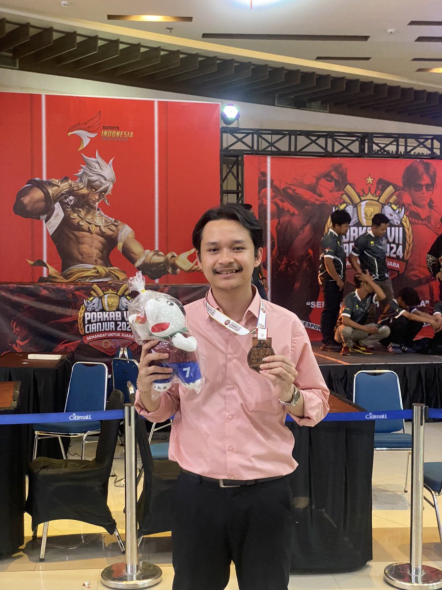 madebys8n_'s tweet photo. my first ever bronze medal, more to come! https://t.co/9aem1gF1TL