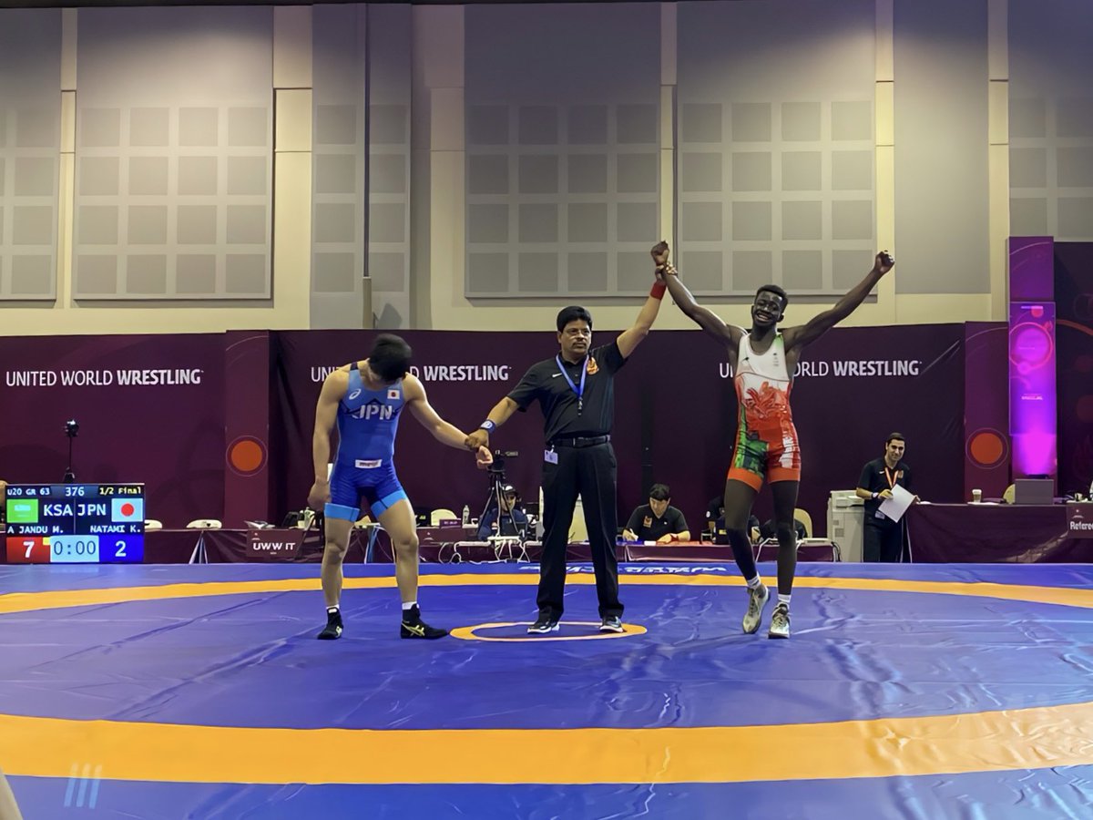 KSA_Wrestling's tweet photo. تـــــاريــــخــي 🇸🇦🚨

بطلنا منذر جندو -وزن 63KG- يفوز في مباراته الثالثة في دور النصف نهائي على لاعب منتخب اليابان Kensho NATAMI بنتيجة 7-2 👏🏻

في منافسات بطولة آسيا للمصارعة الرومانية لفئة الشباب تحت 20 سنة 🤼‍♂️

ويتأهل إلى نهائي بطولة آسيا للمصارعة لأول مرة في تاريخ المصارعة السعودية 🇸🇦