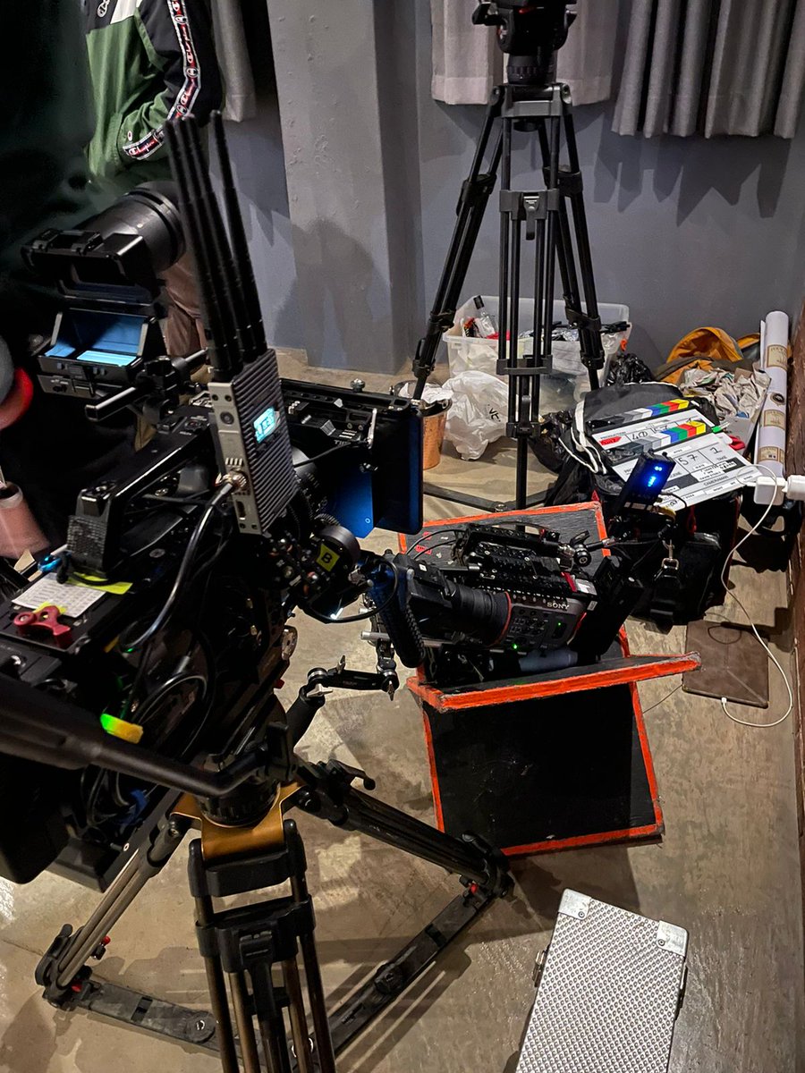 MaMlangeni2's tweet photo. As part of my MTF internship in South Africa, I had an opportunity to visit the set for one of the Showmax productions. I got a chance to interact with the producers and learned how they make the magic happen.

#showmax #film #internship #SouthAfrica https://t.co/U3AmM10KCj