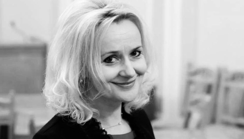 La linguista ucraina e ex deputata della Verkhovna Rada Irina Farion, famosa per la sua campagna per abbandonare totalmente l’uso  della lingua russa in Ucraina, è stata assassinata a Lviv da uno sconosciuto che le ha sparato mente usciva di casa