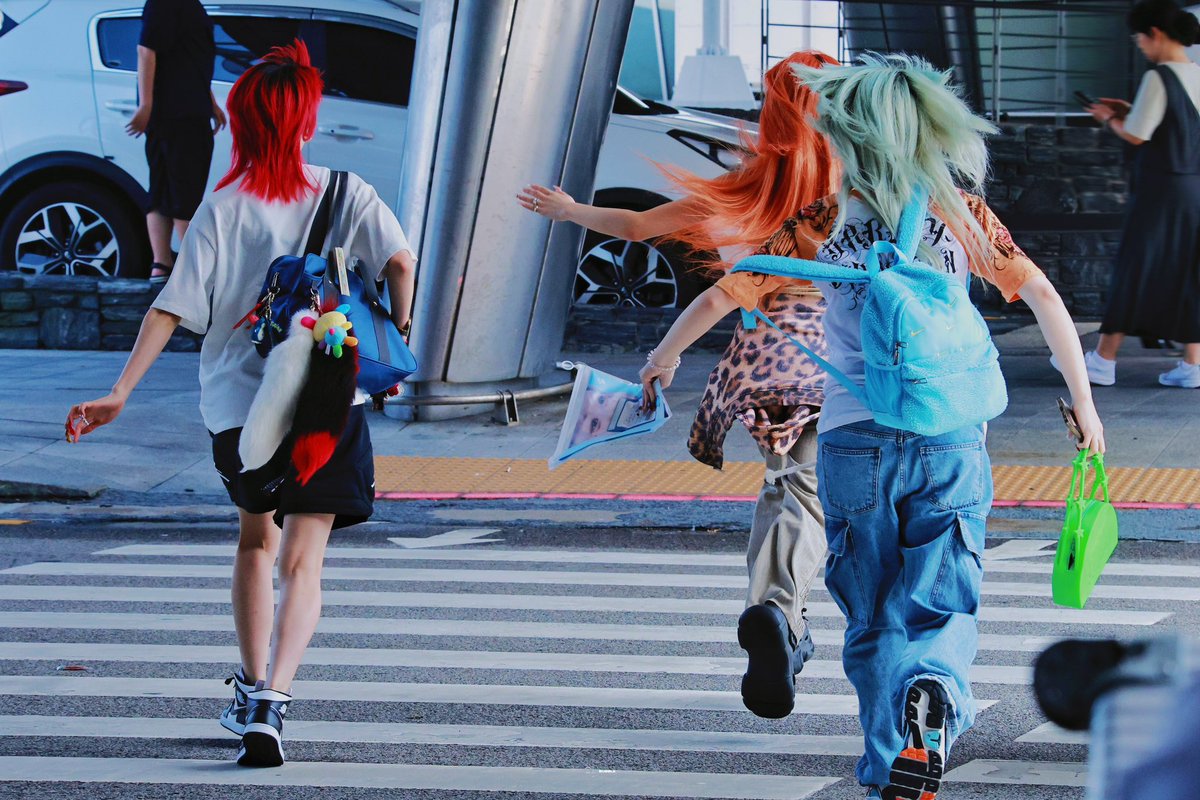 後ろ姿だけで元気なの伝わる、かわいい