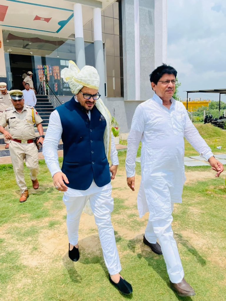 Ali Ahmed (@aliahmedtonk) on Twitter photo दौसा लोकसभा क्षेत्र से सांसद श्री <a href="/AapkaMurarilal/">Murari Lal Meena</a> जी को जन्मदिन की हार्दिक बधाई एंव शुभकामनाएं प्रेषित करता हूँ।
मैं ईश्वर से आपके स्वस्थ, खुशहाल एवं दीर्घायु जीवन की कामना करता हूँ।
#happybirthday #MurarilalMeena #dausa
@sachinpilot #tonk दौसा लोकसभा क्षेत्र से सांसद श्री <a href="/AapkaMurarilal/">Murari Lal Meena</a> जी को जन्मदिन की हार्दिक बधाई एंव शुभकामनाएं प्रेषित करता हूँ।
मैं ईश्वर से आपके स्वस्थ, खुशहाल एवं दीर्घायु जीवन की कामना करता हूँ।
#happybirthday #MurarilalMeena #dausa
@sachinpilot #tonk