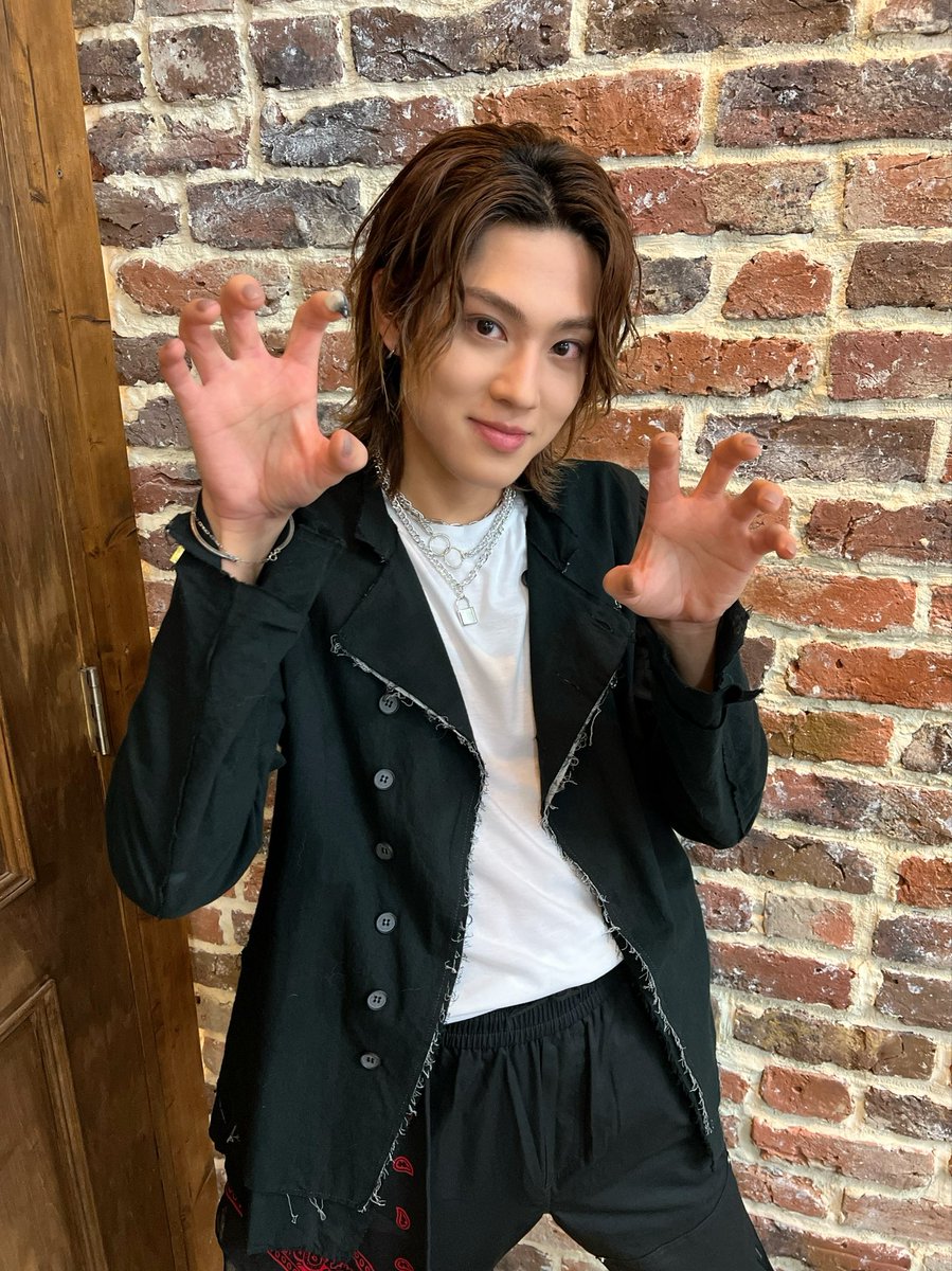 【 🎪Theater 】

#佐藤龍我 が主演をつとめる
Reading Musical「BEASTARS」
のビジュアルが解禁されました📖❤️

レゴシ役です🐺
Checkよろしくお願いします✨

#美少年
#BEASTARS