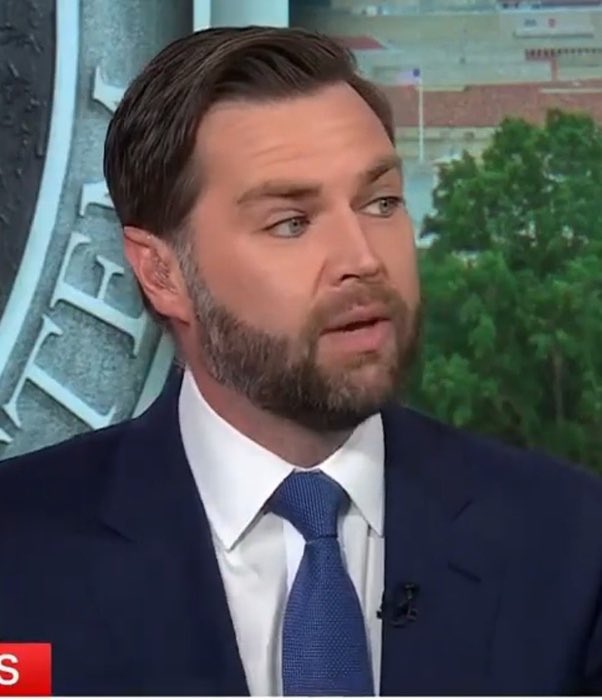 Henrik_Palmgren's tweet photo. Homosexual GOP makeup artist is trying to make JD Vance look more Indian with black eyeliner https://t.co/uVaN7XHquX