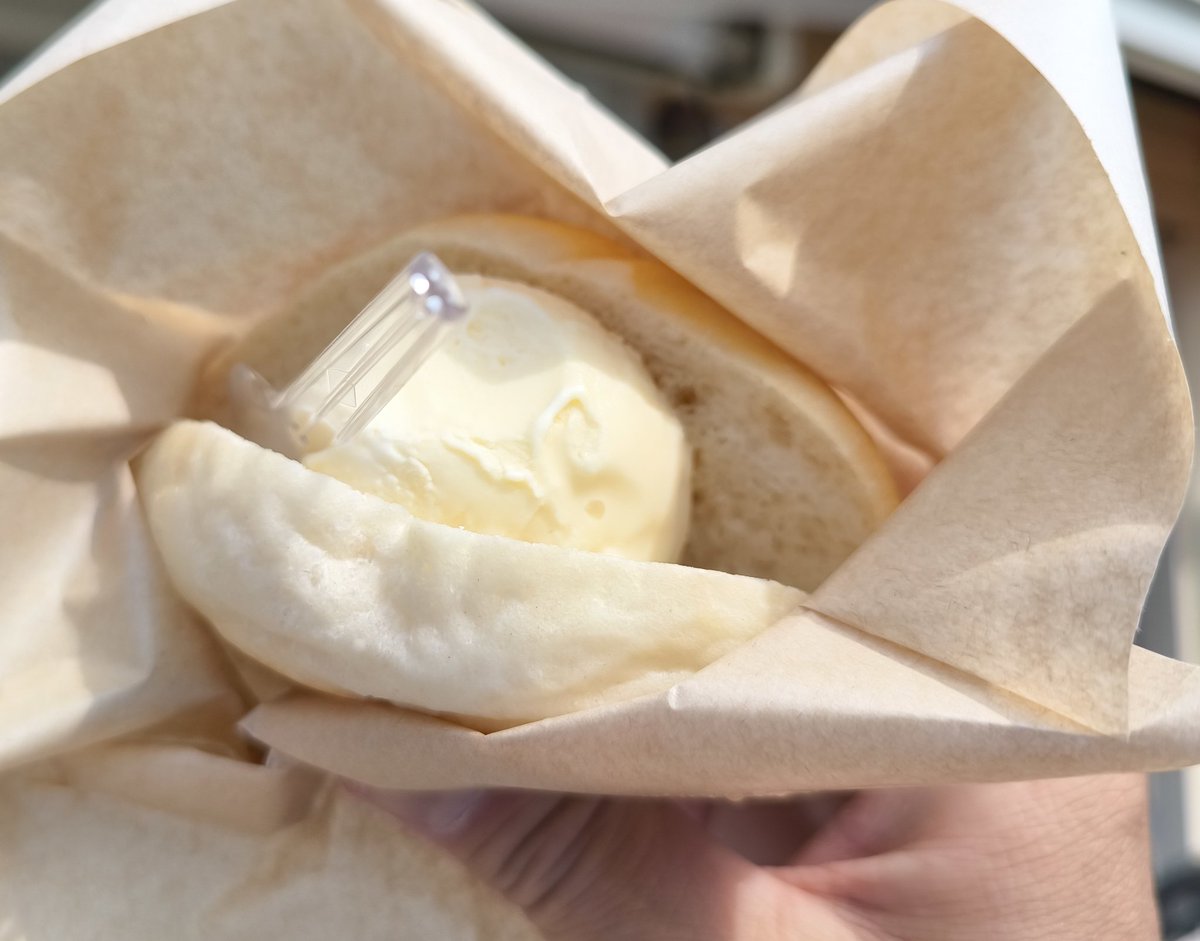 myplSWAN's tweet photo. #敷島祭典祭典！
#志木市の夏祭り！
暑い中、おすすめは
#おうちcafeパン工房 さんの
#アイスパン
暑い日に冷たいアイスが沁みる〜🍦♫
冷たいドリンクもあるのでフラっと寄るのがおすすめです！ https://t.co/31ywEq1GHq