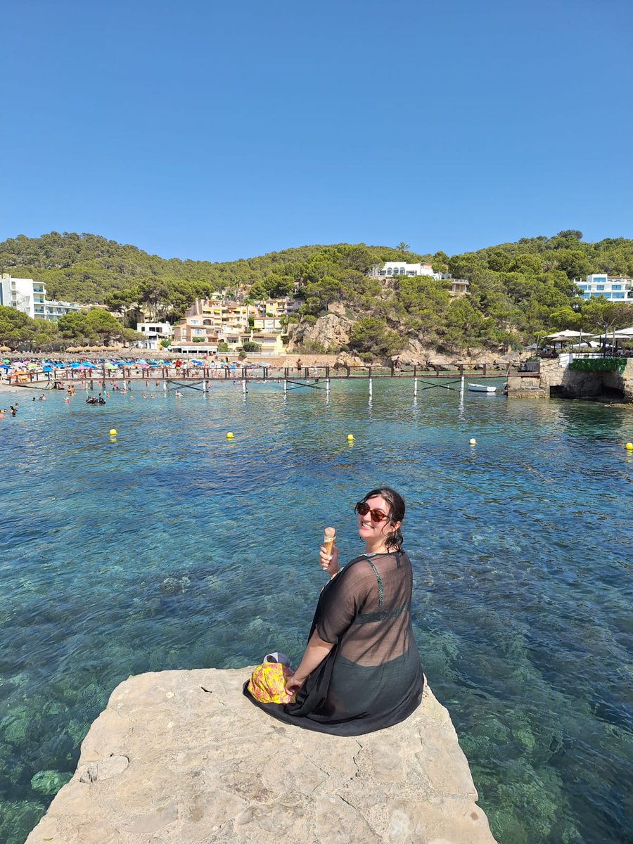 Very thankful we decided to stay for 10 days rather than 7, so instead of being stuck at the airport for the day with an international IT disaster... I was chilling with (another) ice cream by the sea 🍦🌊