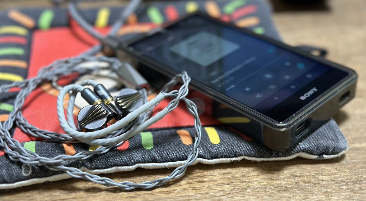 TaichoYakara's tweet photo. ZX707 🎧
バッテリー🪫の減りが激しいので
リセットしました
アプリはAmazon musicのみです
これで無使用1時間で電源オフにもしました
コレで様子みようかと
effect audio ErosS と FiiO FD7
とても好きです😊
#ZX707 #ErosS #FiiOFD7
#AudioFreak50 #ポタオデ https://t.co/xWw5v8BcjM
