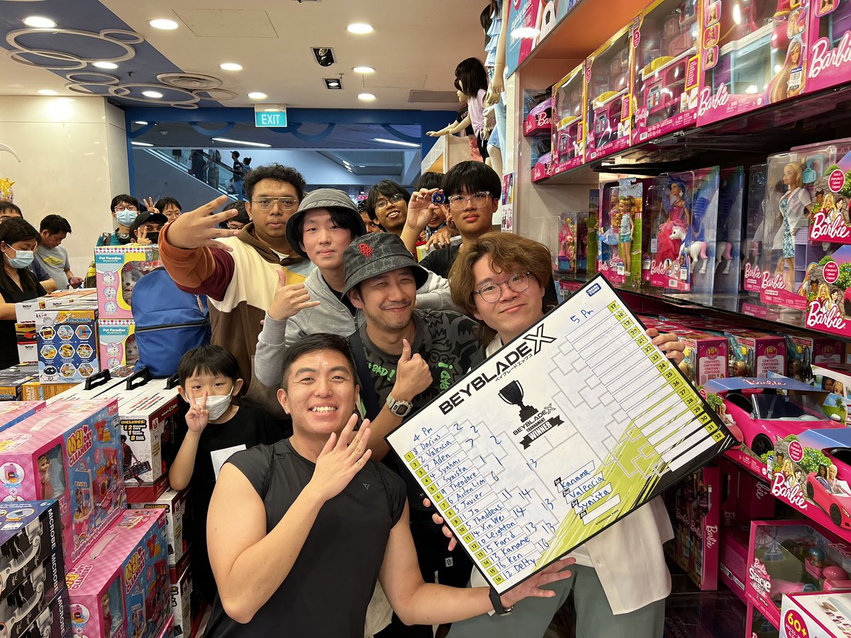 beykename1212's tweet photo. 英語と日本語を駆使し、日々ベイ研究を重ねる、世界で戦う法学部ブレーダーです。

ベイブレードの為だけににシンガポールに遠征しG3大会3回優勝。現地ブレーダー界隈で名前の知れられた存在となりました。

吉田沙保里さん、お手合わせお願いいたします🥺
#ブレーン部門
#strongestbeysg https://t.co/0GXjY0cLBE