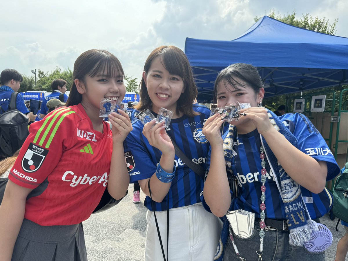 ゼルガチャ の新商品もお見逃しなく👀// アメコミ風缶バッジ2個セット