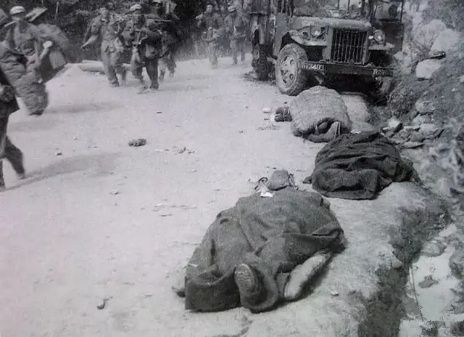136Division's tweet photo. #oldimage
Nov 1962, Battle of Se La Pass, after destoryed of 🇮🇳IA 4th division, the Assam Plain was just ahead, the northern gate to Delhi has been opened.
Whole India has fallen into extreme panic &amp; despair, and the arrogance optimism before the war has long been swept away. https://t.co/EXIzzk0ioS