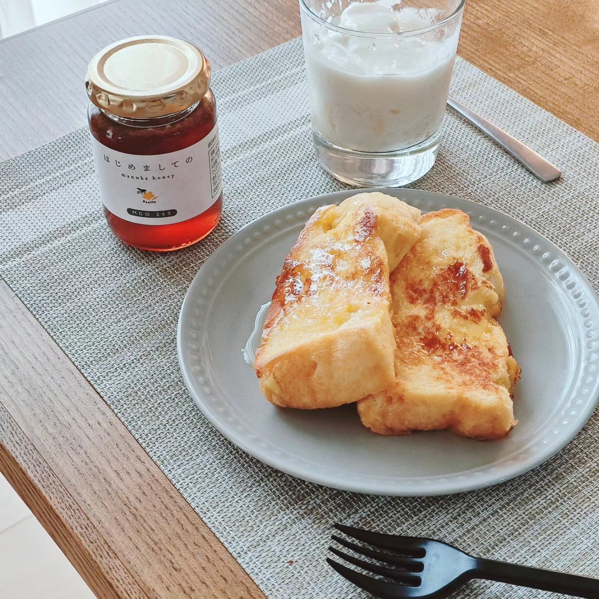 panaya811's tweet photo. #PR #BeeMe
はじめましてのmanuka honey
（UMF10+ MGO260+相当）
キャラメルのようにねっとりした感じで、口当たりが滑らかで美味しいです🥞
私はヨーグルトにかけたり、紅茶に混ぜたり、スムージーを作るのが好きです🥤
クセが少なく上品な甘さなのでそのままでも食べやすいです♩ https://t.co/AzjlkXr8CH