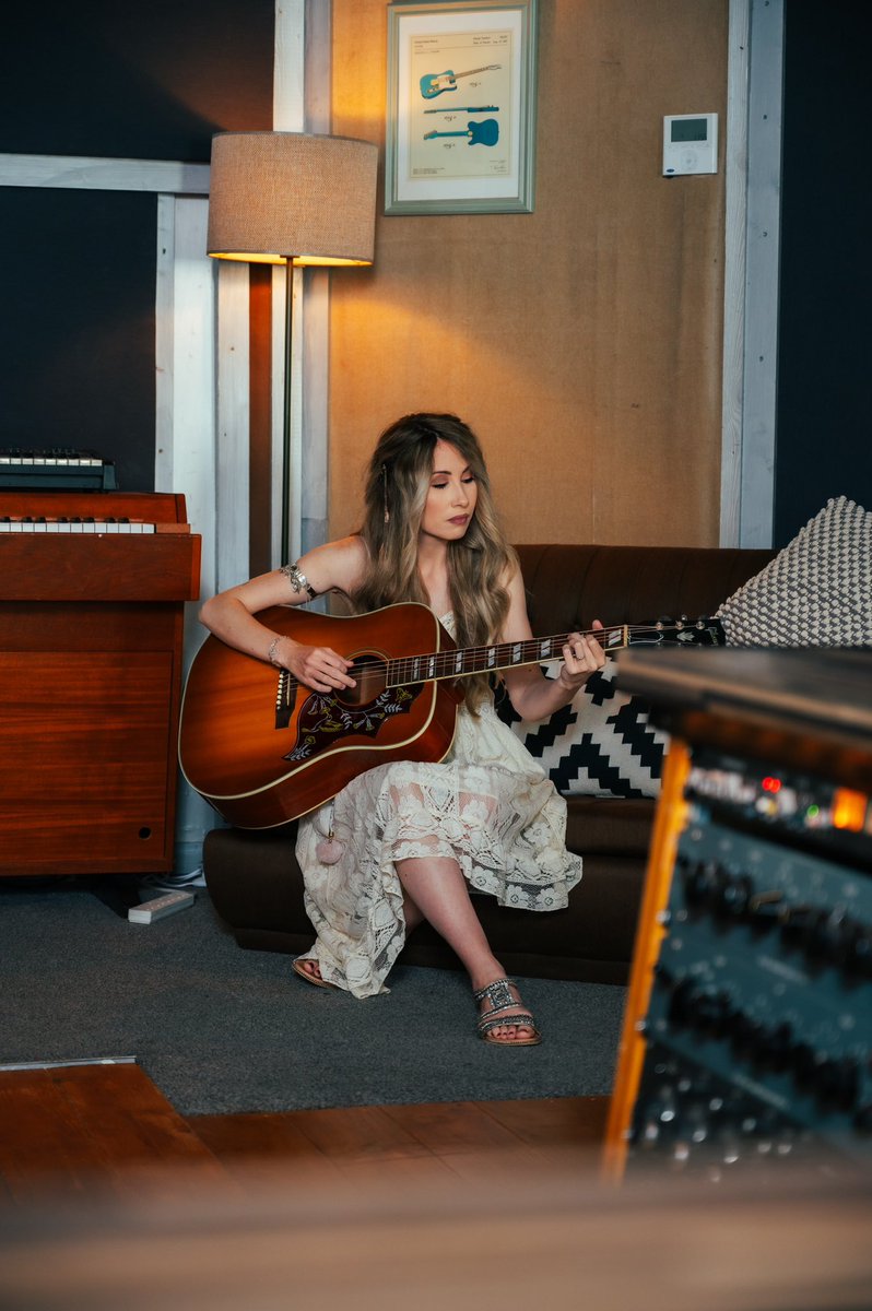 emmakingmusic's tweet photo. It’s happening…  🎛️📀

#ukcountrymusic #americana #studio #newmusic #newrelease https://t.co/eubRRoKqlF