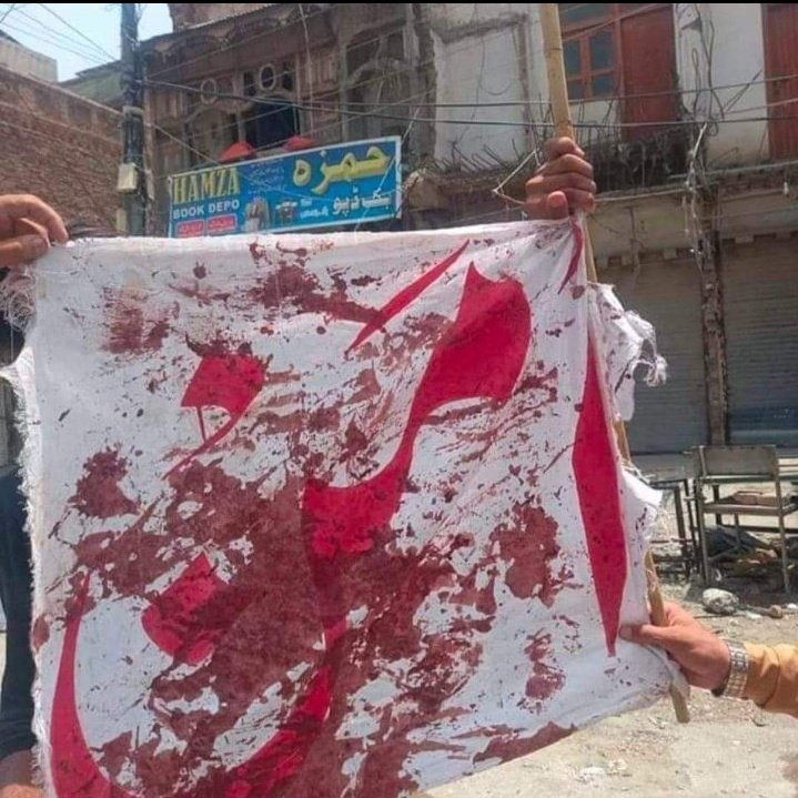 myaseenrind's tweet photo. ستمبر 2023 میں سندھ کے شہر سکرنڈ میں دیہاتیوں پر سیدھی فائرنگ کر کے خاکیوں نے بلاتفریق مرد و عورتوں کو قتل کیا تھا۔ کئی دنوں کے احتجاج کے بعد بھی انصاف نہیں ملا۔
سندھ، بلوچستان، کے پی کے تین دہشتگرد صوبے ہیں۔ پنجاب کو ان سے جان چھڑا کے علہدگی کا اعلان کرنا چاہئے۔
#BannuAmanMarch https://t.co/v8731vABc6
