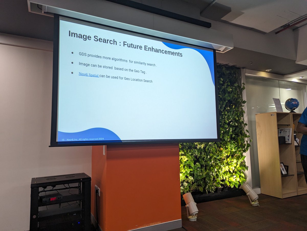 punitaojha01's tweet photo. #GraphTheFuture @neo4j Images will be stored on the Geo tag in future. Amazing insights shared by speakers. https://t.co/IeYj2YF8e8