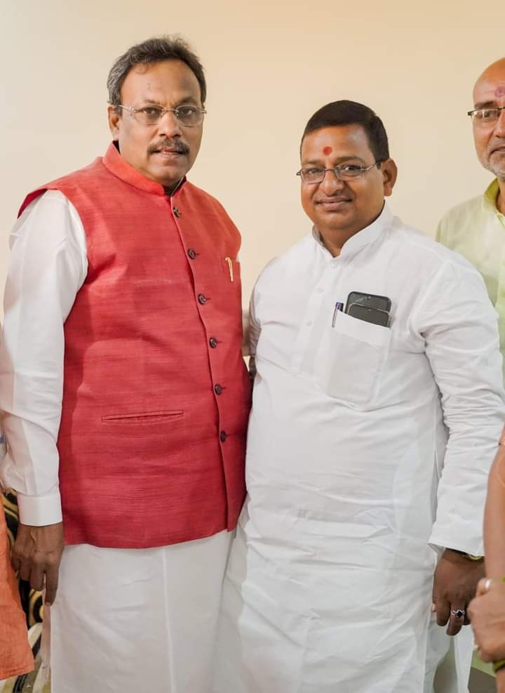 raajendra_bjp's tweet photo. भाजपा के वरिष्ठ नेता एवं राष्ट्रीय महामंत्री, बिहार भाजपा के प्रभारी , कुशल संगठन कार्ता मां. श्री @TawdeVinod जी को जन्मदिन की हार्दिक शुभकामनाएं।

माता रानी से आपके उत्तम स्वास्थ एवं दीर्घायु की कामना करती हूँ।
@highlight https://t.co/jk6pRsmNzY