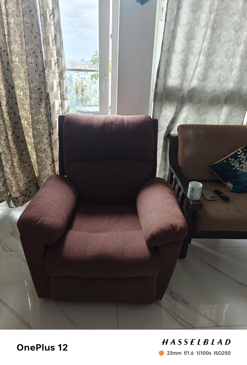 ubhatia1's tweet photo. @AjithKarimpana @FurlencoSupport @FURLENCO 
Hey

We have ordered recliner with cup holder but I have received the normal one. If you don't have the inventory you shouldnt take the orders. No response from last 4 days. Ticket:- 72119209289 Please check the attached images https://t.co/QvyX0jt8bD