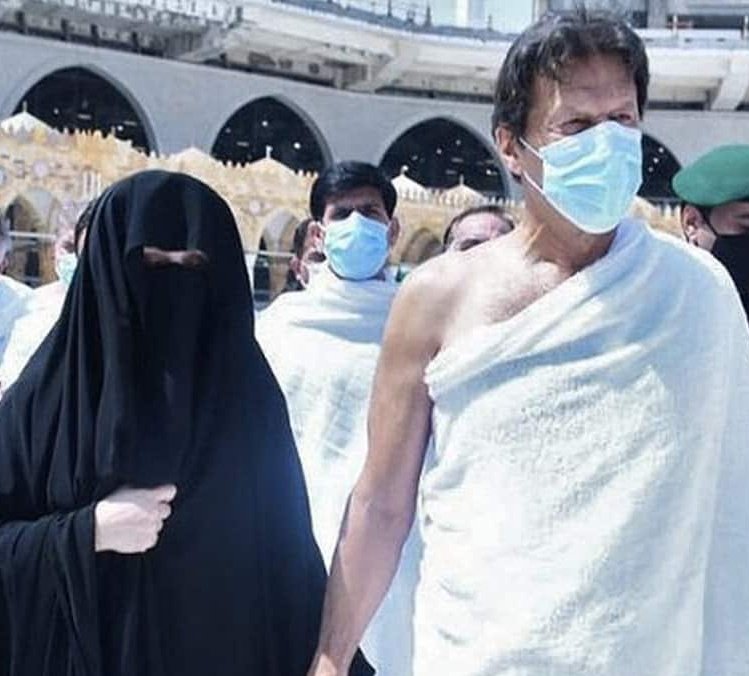 بشری بی بی کی اڈیالہ جیل میں دردناک گفتگو 

خان کی گرفتاری کے بعد سب نے منہ پھیر لیا وکلا فون نہیں اٹھاتے تھے، خاندان کی سازشیں بھی تھیں، اکاؤنٹ بند کر دیے گئے، بڑی مشکل سے فیس جمع کر کے وکلاء کو کیس لڑنے پر آمادہ کیا
<a href="/TeamiPians/">Team Insafians 𝗣𝗼𝘄𝗲𝗿</a>
#احتجاج_کرو_خان_نکال