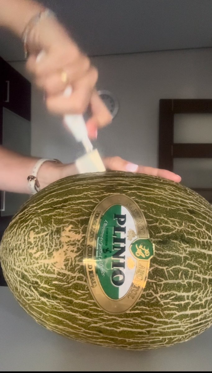 Si melones buenos quieres catar,
en la #Cooperativa Santiago Apóstol tienes que comprar.
Espectacular. 

Si consigo 3 me gustas, subo el unboxing completo 🤣

#Plinio #losmelonesdeTomelloso