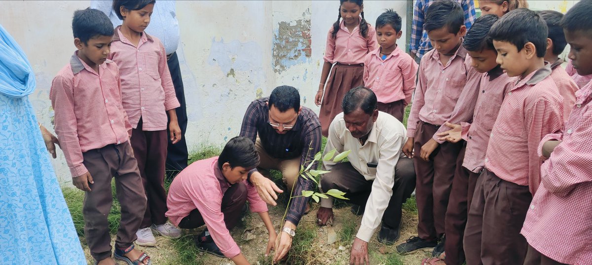 🌳🌳आज दिनाँक 20/07/2024 को जिला बेसिक शिक्षा अधिकारी अयोध्या द्वारा वृक्षारोपण कार्यक्रम के अंतर्गत कम्पोजिट विद्यालय पुलिस लाइन में वृक्षारोपण किया गया |🌳🌳