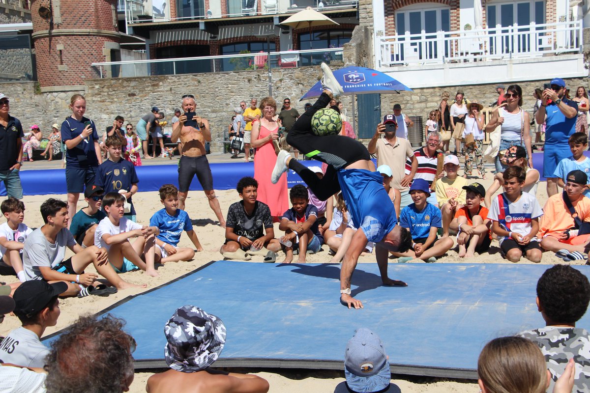 LBFoff's tweet photo. [EVENEMENT]
Le #FFFtour se poursuit ce samedi à #Quiberon !
Animations gratuites de 10h à 18h 🔥

@FFF @districtfoot56 https://t.co/Mt1L8jRAhf