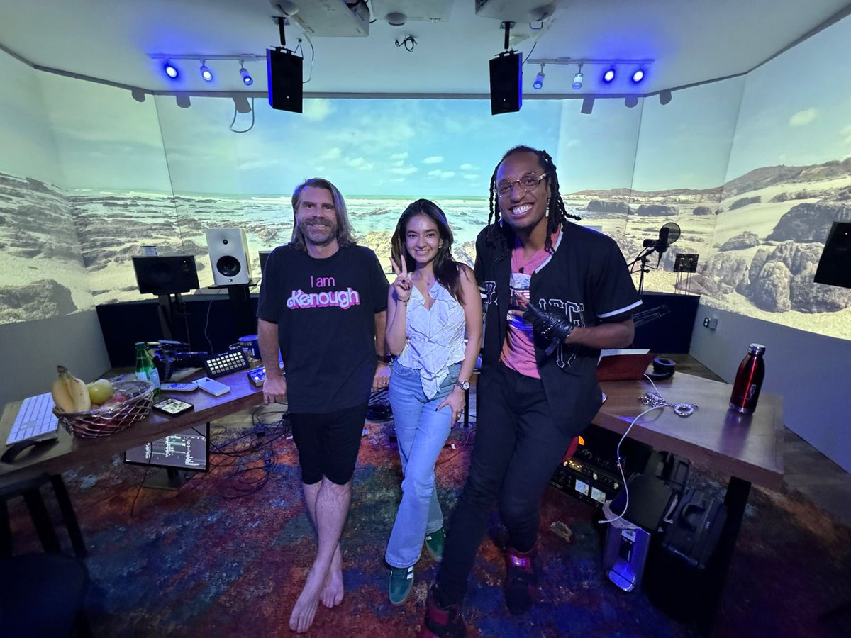 anushkasen_04's tweet photo. Hey Guys! Happy to share that i’m joining hands with American Musician AY Young amd Grammy Award Winner Ken Lewis for my 1st International Song for @UN bases Projext 17. I am the voice amd Face of Goal 4, Education! Lets change the World for betterment🇺🇸🇮🇳 https://t.co/xIhaiiDcPp